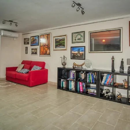 Punta Lara, Villa Nerja